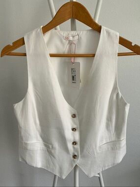 Gianni Bini White Linen-Blend V-Neck Button Front Vest